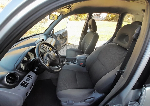 Toyota RAV4 cena 19999 przebieg: 224000, rok produkcji 2003 z Żukowo małe 277